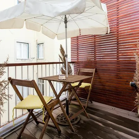 Apartment Plum Guide - Pumpkin Patch Lisbon